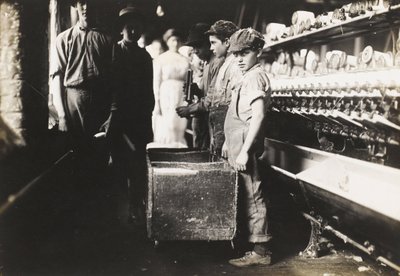 Jeunes bobineuses dans les usines de coton Elk, Fayetteville, Tennessee - Lewis Wickes Hine